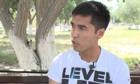 Футболисты «Байконура» Асхат Карабек и Багдат Исмаилов в программе «Сыр футболы» 