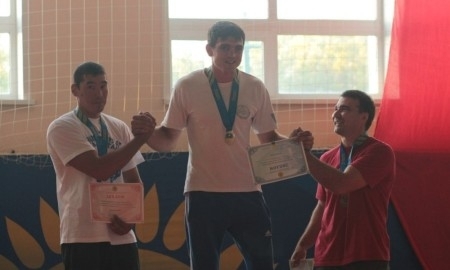 Мангистауский спортсмен Максат Акгушаков завоевал серебро на чемпионате Казахстана по армрестлингу