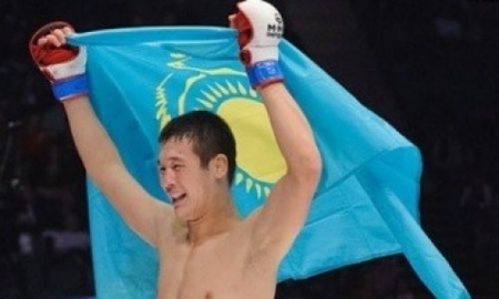 Казахстанец Шавкат Рахмонов триумфально провел свой третий бой на «Битве Номадов»