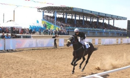 75-летний аксакал посвятил свое участие в байге дню рождения столицы и Президента РК