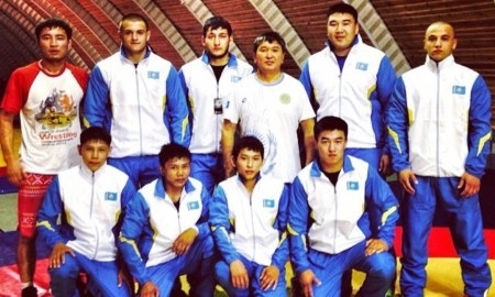 Молодежная сборная Казахстана по греко-римской борьбе готовится к чемпионату мира
