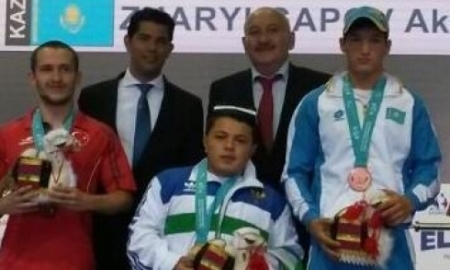 Акжол Жарылгапов завоевал бронзовую медаль на открытом чемпионате Азии по пауэрлифтингу