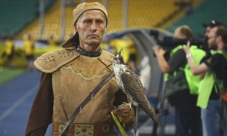 Чем занимается символ алматинского «Кайрата» во время матча