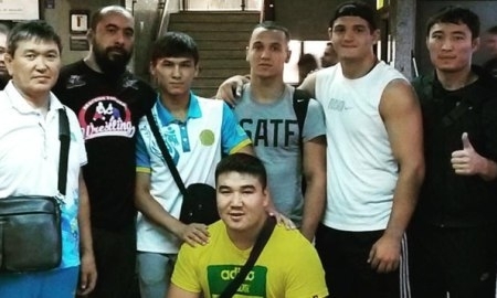 Молодежная сборная Казахстана по греко-римской борьбе готовится к чемпионату мира