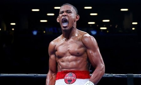 Потенциальный соперник Головкина защитил титул чемпиона мира