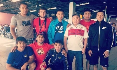 Казахстанские «вольники» отправились на юниорский чемпионат мира в Бразилию