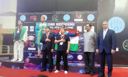 Айдын Абдрахманов завоевал золото на чемпионате Азии по кикбоксингу в Индии