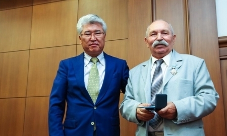 Арыстанбек Мухамедиулы наградил лучших работников спорта Казахстана