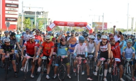 В Алматы гонка «Tour of World Class» собрала около 600 любителей велоспорта