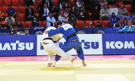 Казахстанец Муканов в первой схватке дисквалифицирован с чемпионата мира по дзюдо