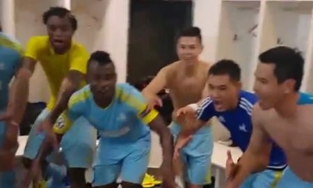 Как «Астана» праздновала победу над АПОЭЛом в раздевалке