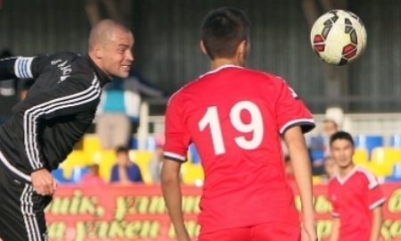 «Актобе» пропустил три мяча от своих болельщиков в благотворительном матче