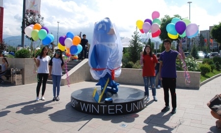 В Алматы состоялось открытие Стелл Универсиады-2017 в виде молодых птенцов