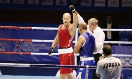 Василий Левит свой четвертьфинальный бой завершил нокаутом