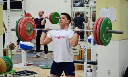 Казов принес РК первое «золото» чемпионата Азии по тяжелой атлетике