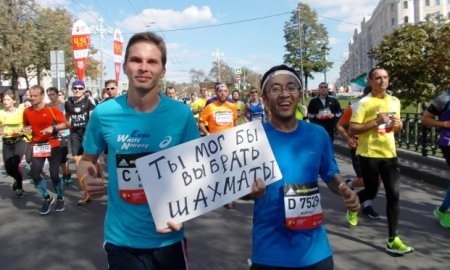 Шахматный гроссмейстер Муртас Кажгалеев решил поменять доску на легкоатлетические кроссовки