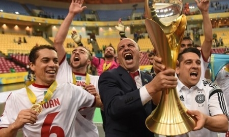 Какау получил приз как лучшему тренеру прошлого сезона