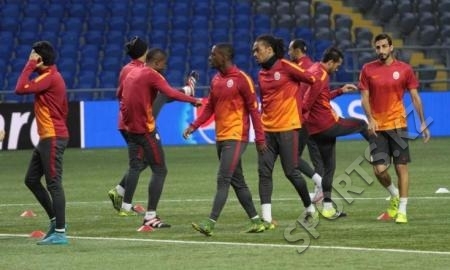 Фоторепортаж с предыгровой тренировки «Галатасарая» в Астане