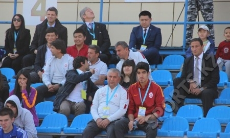Хамза Хамзаоглу посетил матч юношеских команд «Астаны» и «Галатасарая»