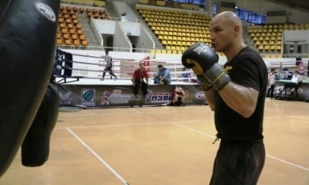 <strong>Трансляция 1/4 финала чемпионата Азии с участием казахстанцев</strong>