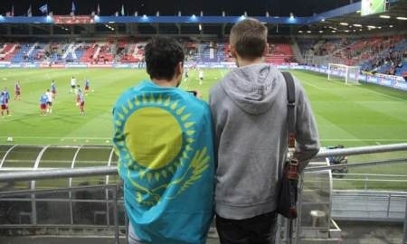 Казахстанские болельщики на матче с Чехией