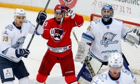 Фоторепортаж с матча КХЛ «Автомобилист» — «Барыс» 2:1 Б