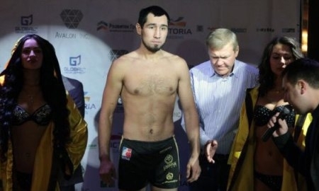 Айдос Ербосынулы одержал победу в дебютном профи-поединке