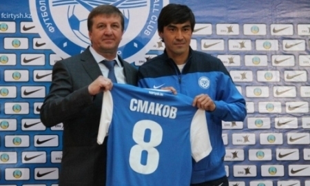 Болельщики ФК «Иртыш» выставили на аукцион футболку Самата Смакова чтобы собрать деньги на операцию пятилетнему мальчику