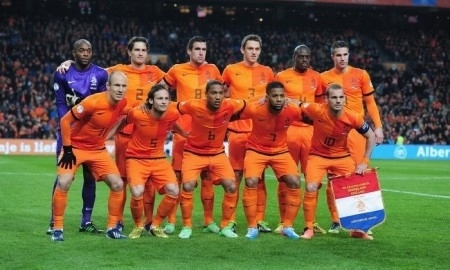 Сборная Нидерландов впервые в истории сыграет на искусственном газоне