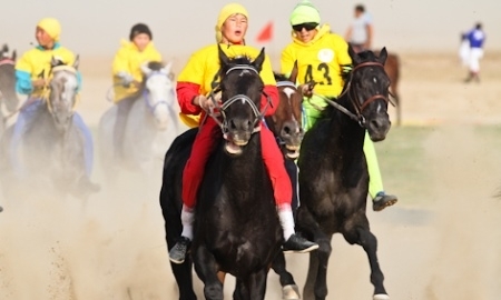 Скакуны Алинура Назарбаева выиграли скачки в честь 550-летия Казахского ханства