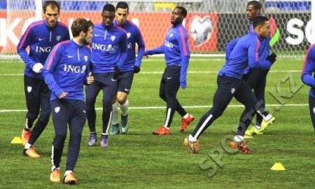 Фоторепортаж с предыгровой тренировки сборной Нидерландов