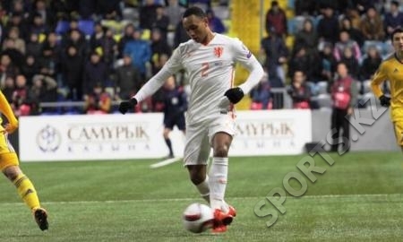 Кенни Тете: «Привыкнуть к искусственному газону было очень непросто»