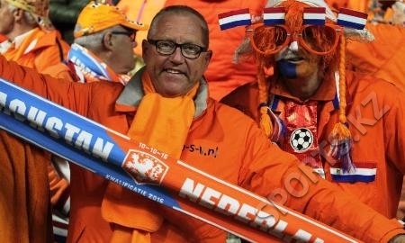 «Играй в этом матче Давидс, Зеедорф, Клюйверт и ван Нистелрой, мы бы забили Казахстану 4-5 голов, и они были бы рады, что не пропустили больше». Самые интересные высказывания голландских болельщиков после матча Казахстан — Голландия