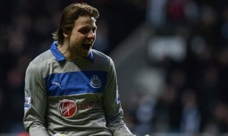 Травмированный в матче с Казахстаном вратарь голландцев выбыл до конца сезона