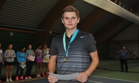 Хассанов вышел во 2-й круг одиночного разряда турнира серии ITF в РК