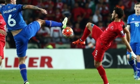 Турция минимально одолела Исландию