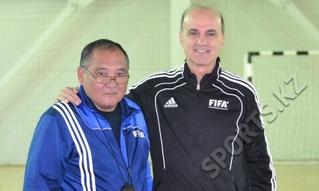 Педро Галан Ньето (справа) с опытным казахстанским специалистом Олджабеком Андарбаевым