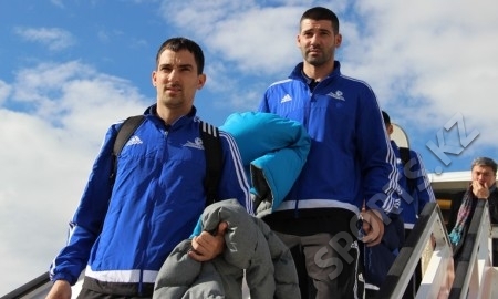 Фоторепортаж с прибытия «Астаны» в Мадрид