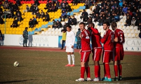 Матчи 30-го тура Премьер-Лиги посетили 24 700 зрителей