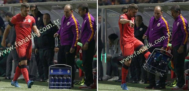 Подольски был недоволен своей заменой в матче с «Астаной»