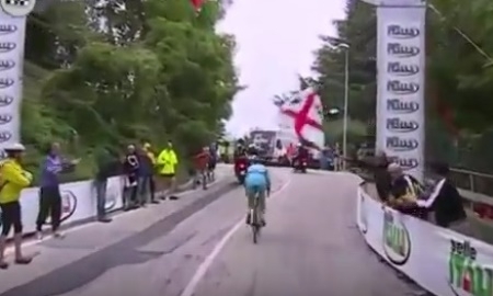 Видео победного финиша Диего Росы на велогонке «Милан — Турин»