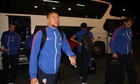 Фоторепортаж с прибытия сборной Нидерландов в Астану