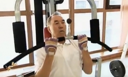 Акорда показала тренировку Нурсултана Назарбаева и победы казахстанцев