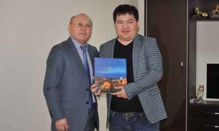 Президент ФК «Актобе» встретился с Эмилем Кенжисариевым