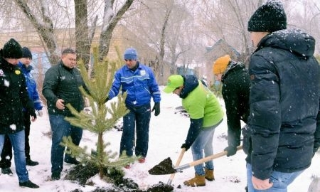 Игроки «Сарыарки» и «Темиртау» приняли участие в экологической акции