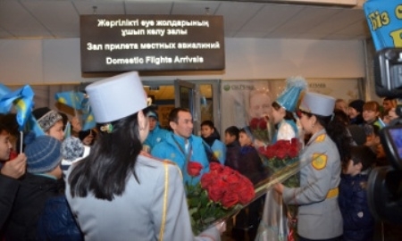 Карагандинцы с почетом встретили трехкратного чемпиона мира по самбо Беймбета Канжанова