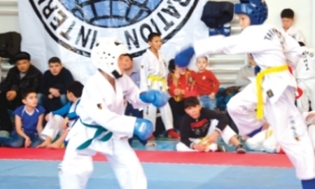 Триумфаторы международных турниров по таэквондо из Актобе поразмялись дома 