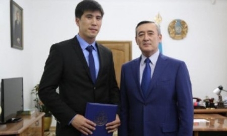 Аким Талдыкоргана встретился с чемпионом мира по карате