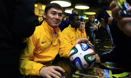 Футболисты и тренеры «Кайрата» встретились с болельщиками клуба