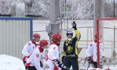 Уральский «Акжайык» стартовал во всероссийских соревнованиях по хоккею с мячом